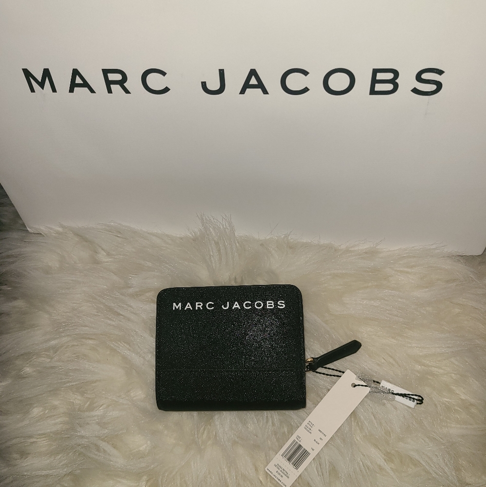MARC JACOBS wallet nwt